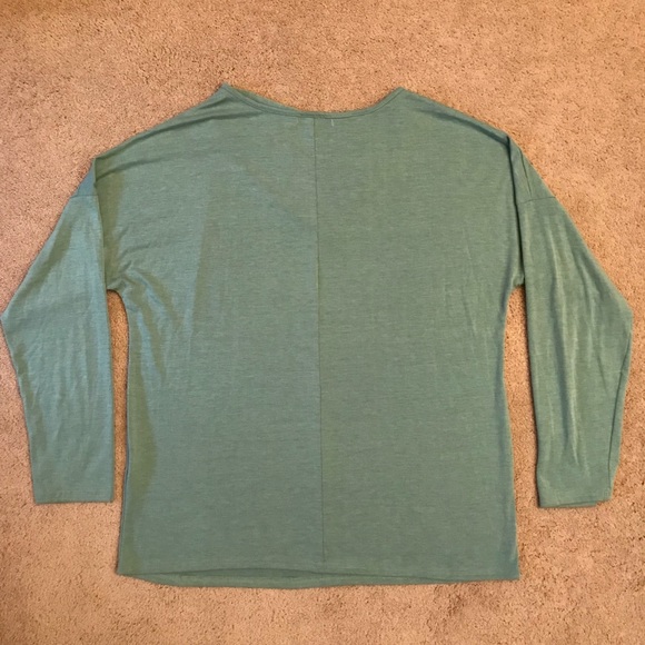 Noracora Sage Green Long Sleeve Top Women Size XL Floral Print Faux Wood Buttons - Picture 3 of 8